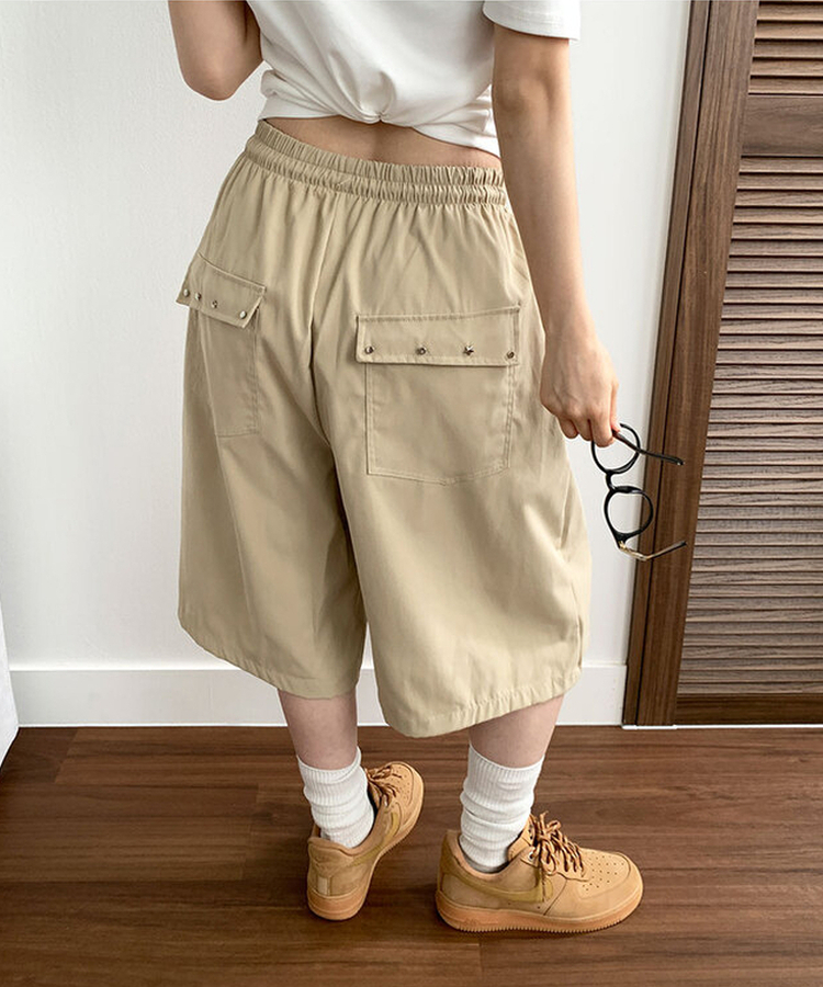 치니 백포켓 하이웨스트 허리밴딩 실버리벳 와이드 버뮤다팬츠 베이지
