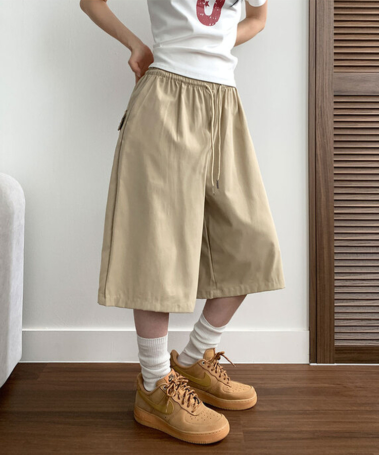 치니 백포켓 하이웨스트 허리밴딩 실버리벳 와이드 버뮤다팬츠 베이지