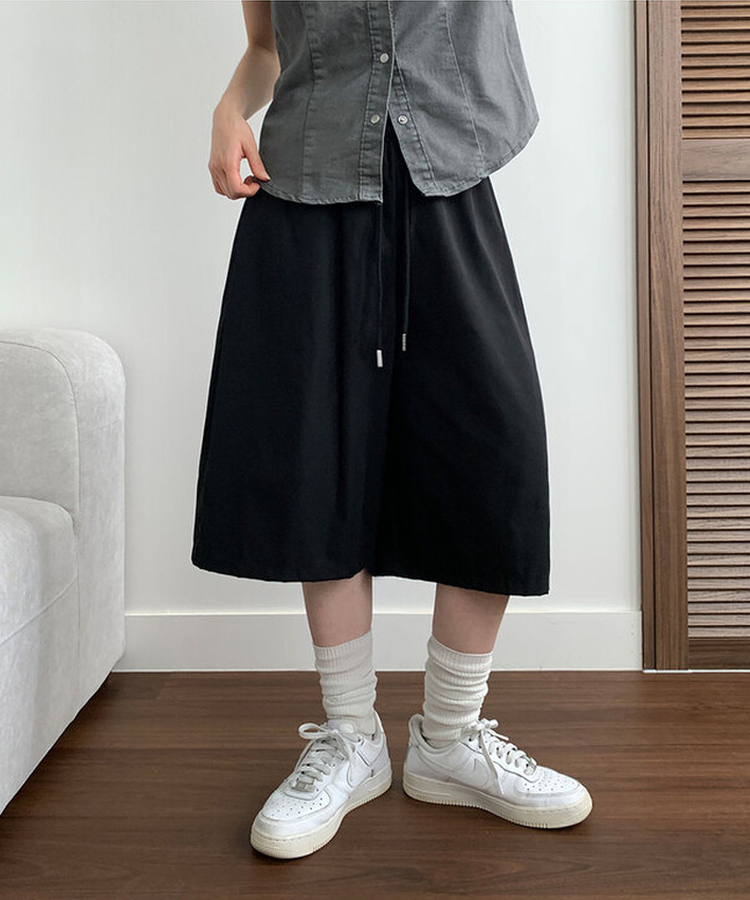 치니 백포켓 하이웨스트 허리밴딩 실버리벳 와이드 버뮤다팬츠 블랙