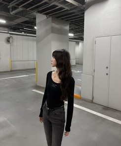 スリムフィット長袖Tシャツ BLACK