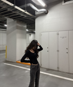 スリムフィット長袖Tシャツ BLACK