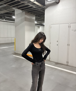 スリムフィット長袖Tシャツ BLACK