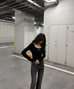 スリムフィット長袖Tシャツ BLACK