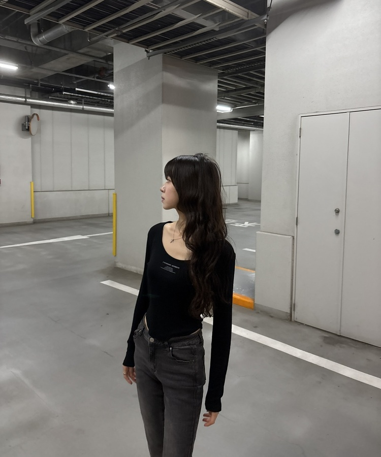 スリムフィット長袖Tシャツ BLACK