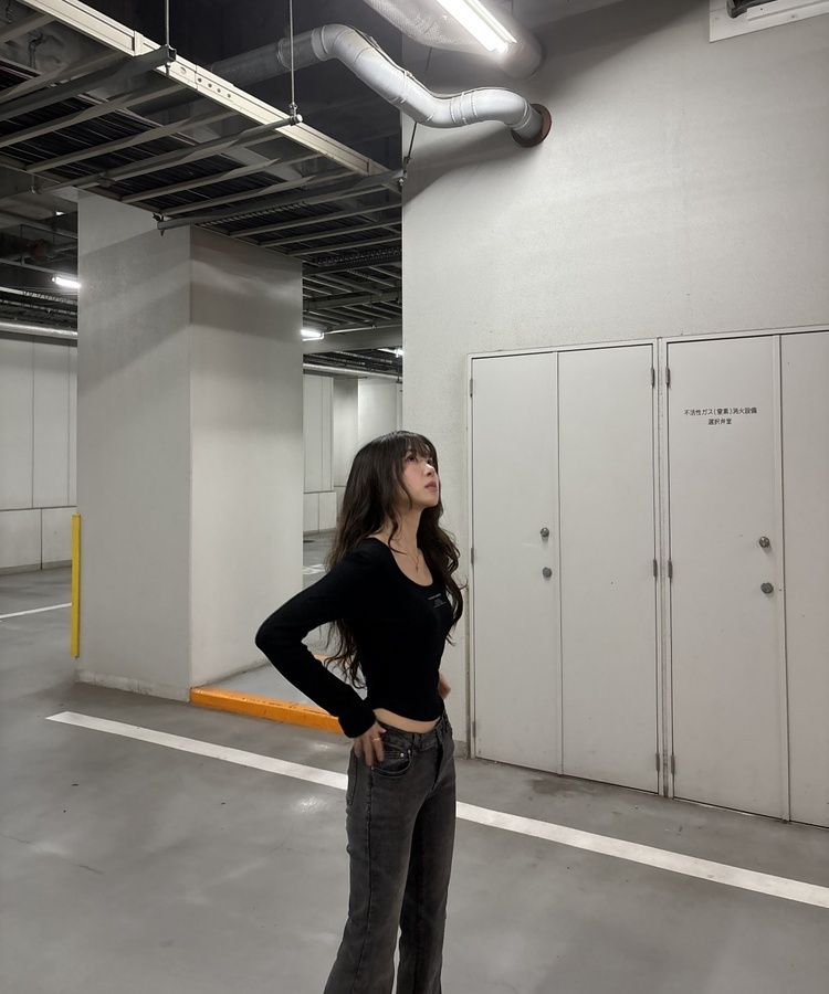 スリムフィット長袖Tシャツ BLACK