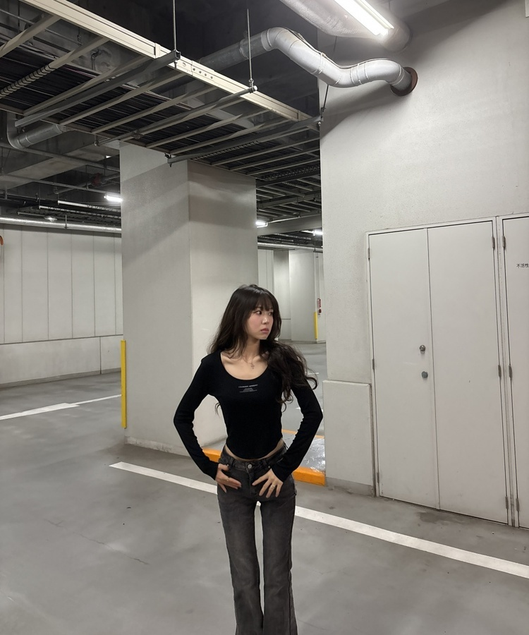 スリムフィット長袖Tシャツ BLACK