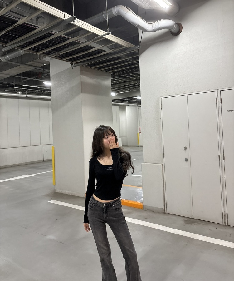 スリムフィット長袖Tシャツ BLACK