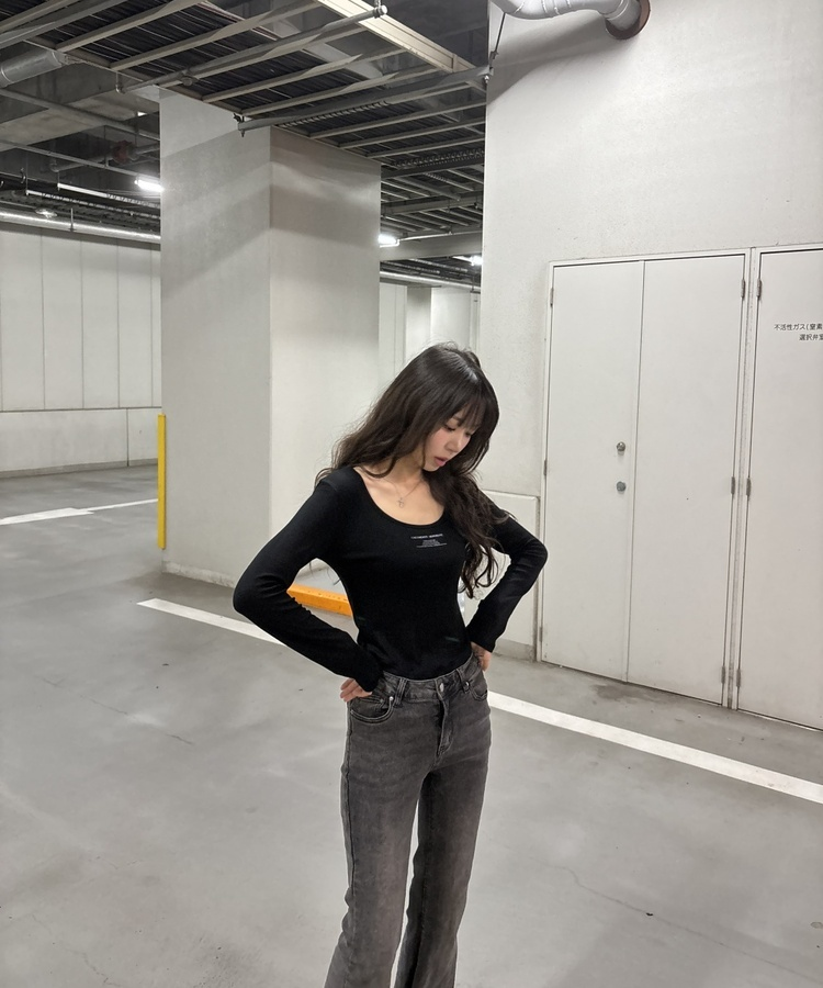 スリムフィット長袖Tシャツ BLACK