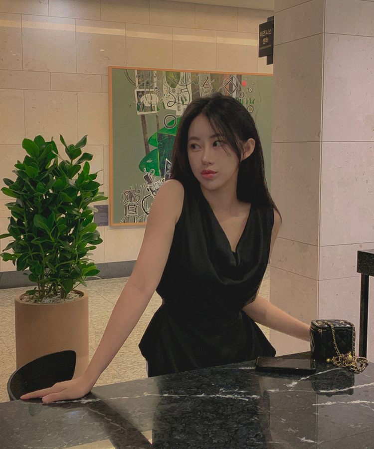 フェミニンシャーリングノースリーブブラウス BLACK