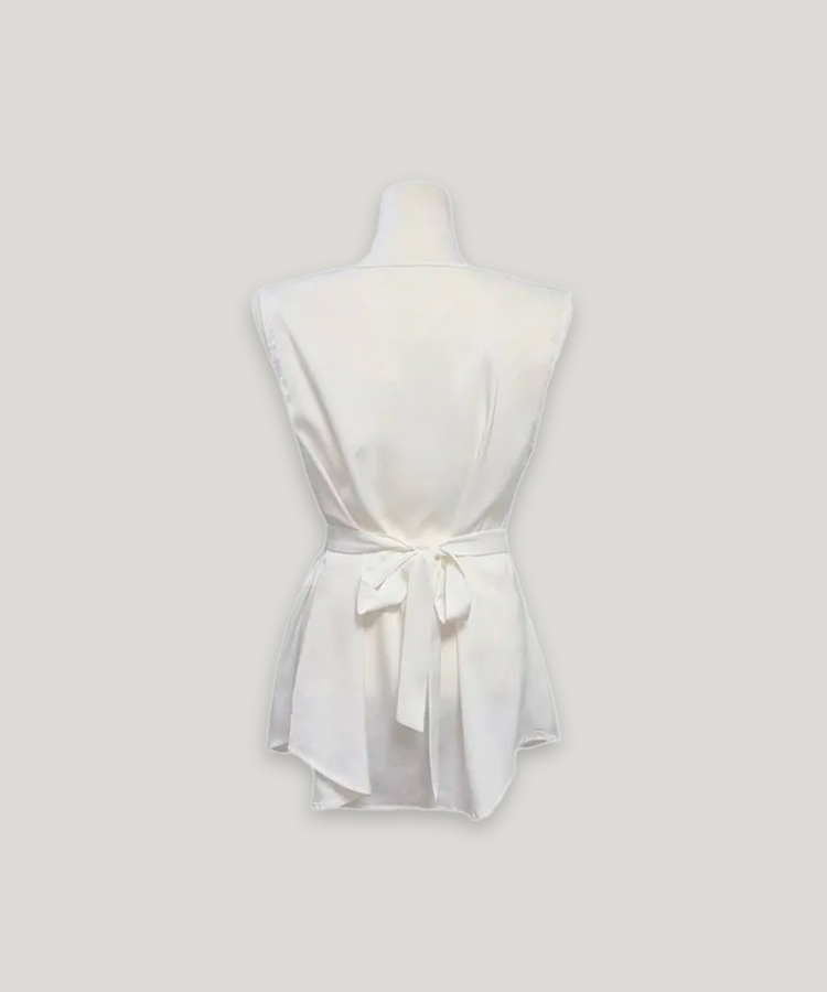 フェミニンシャーリングノースリーブブラウス