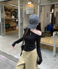 ボタンオフショルダー長袖Ｔシャツ BLACK