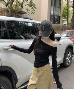 ボタンオフショルダー長袖Ｔシャツ BLACK