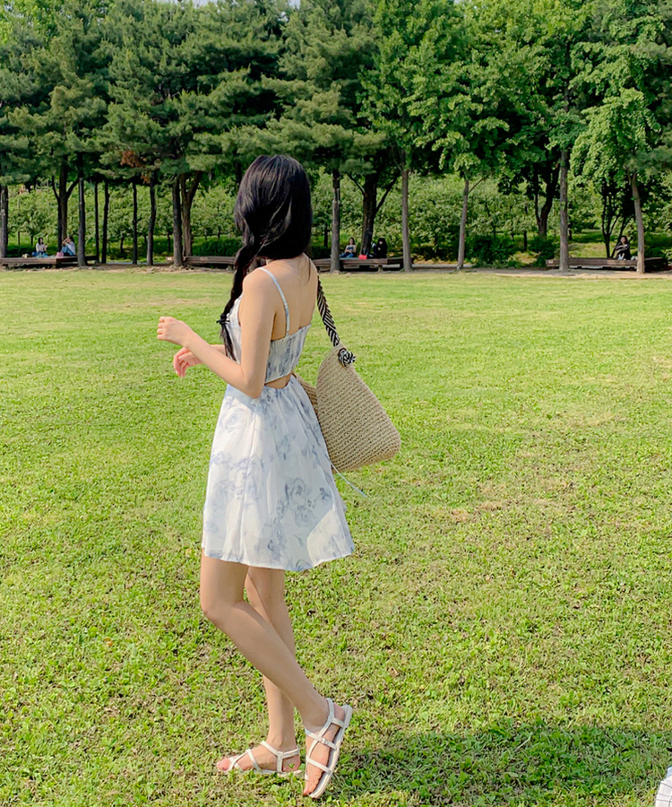 [バカンスルック/実物大] アクア シャーリング ドレープ キャミソール スリーブレス ノースリーブ 水彩画 パステル ソラ スカイブルー フレア ミニ ワンピース カーディガン セット ONE SIZE