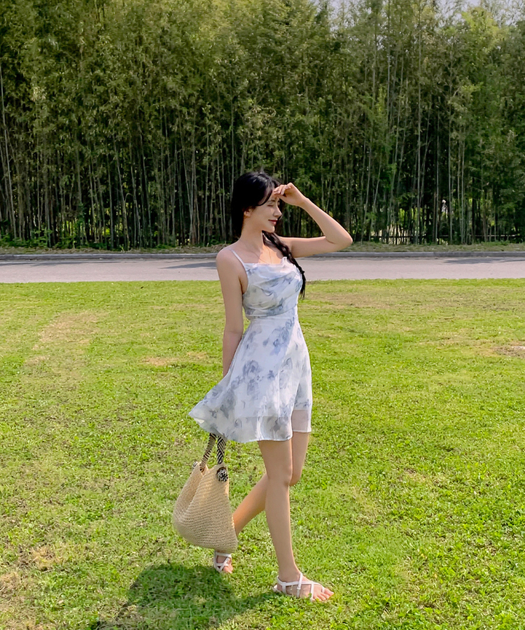 [バカンスルック/実物大] アクア シャーリング ドレープ キャミソール スリーブレス ノースリーブ 水彩画 パステル ソラ スカイブルー フレア ミニ ワンピース カーディガン セット ONE SIZE