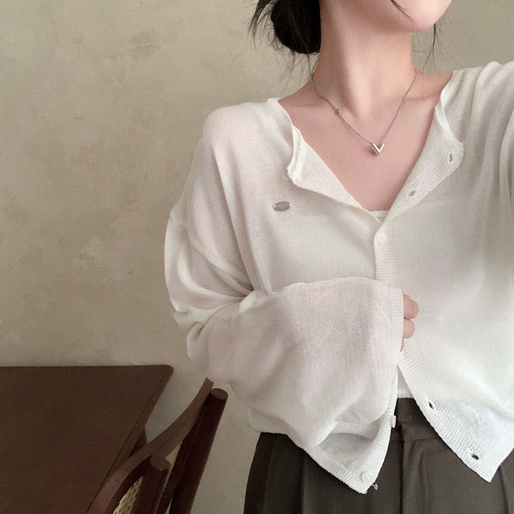 일주일 내내 입어질 교복템팬던트 라운드 아방핏 크롭 가디건 아이보리