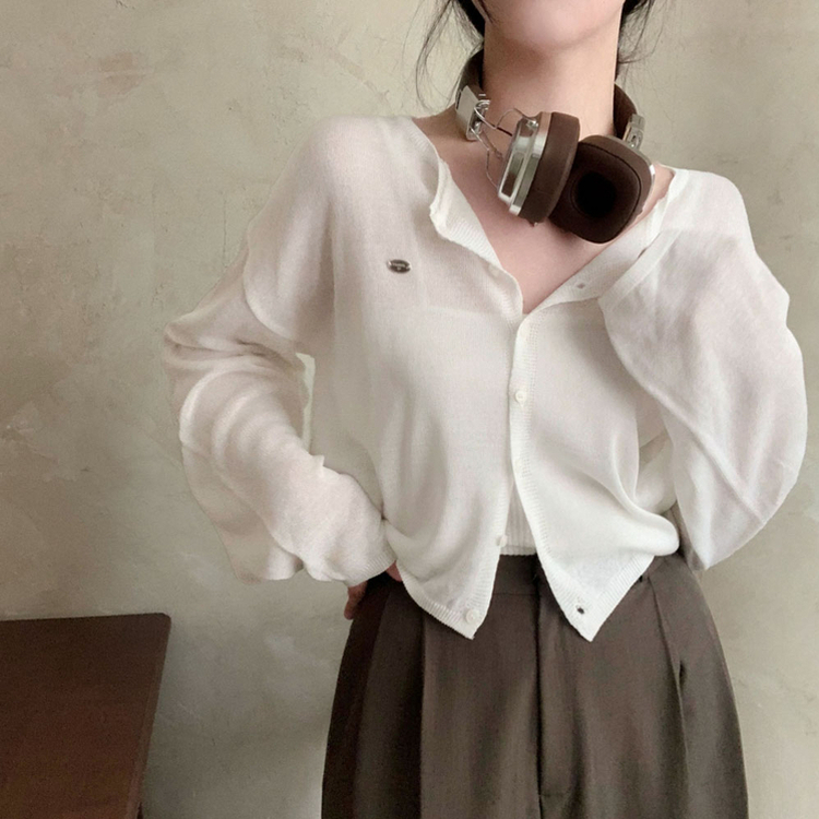 일주일 내내 입어질 교복템팬던트 라운드 아방핏 크롭 가디건 아이보리