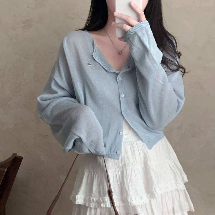 일주일 내내 입어질 교복템팬던트 라운드 아방핏 크롭 가디건 소라
