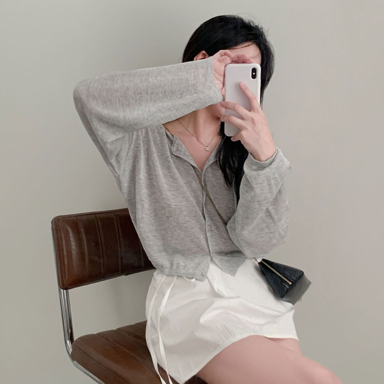 일주일 내내 입어질 교복템팬던트 라운드 아방핏 크롭 가디건 그레이