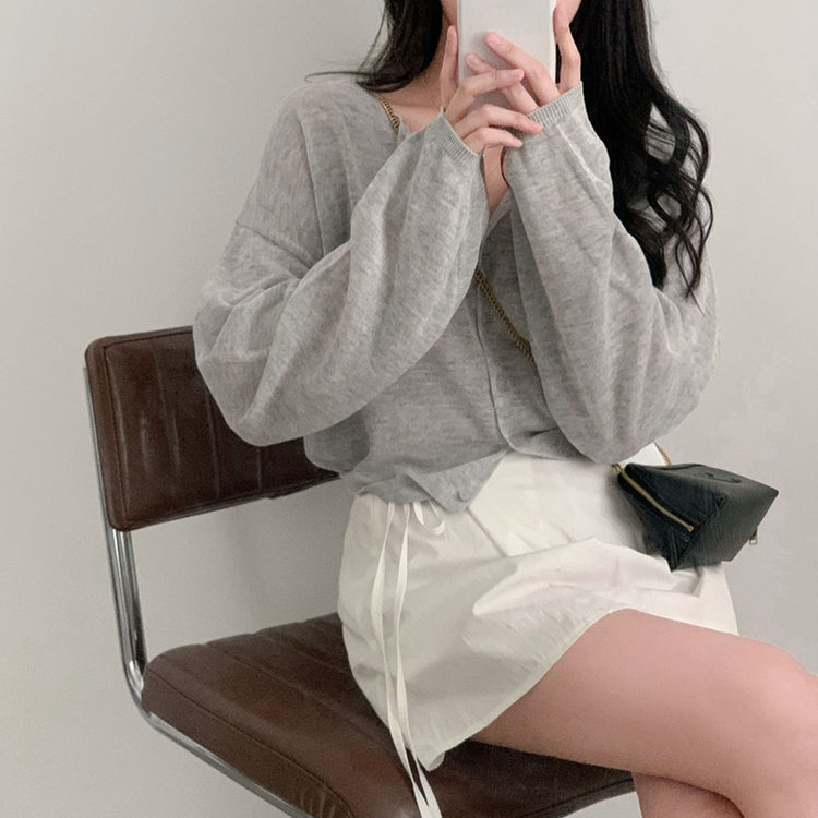일주일 내내 입어질 교복템팬던트 라운드 아방핏 크롭 가디건 그레이