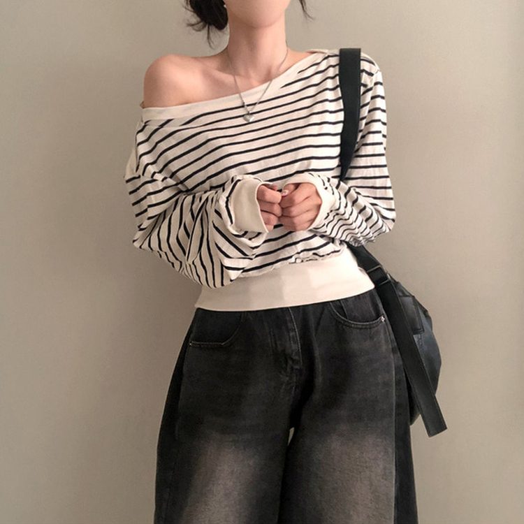 젤린 단가라 스트라이프 언발 입술넥 오프숄더 크롭 맨투맨 아이보리