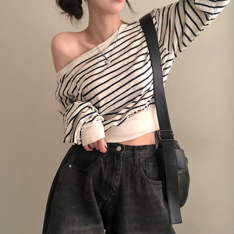 젤린 단가라 스트라이프 언발 입술넥 오프숄더 크롭 맨투맨 아이보리