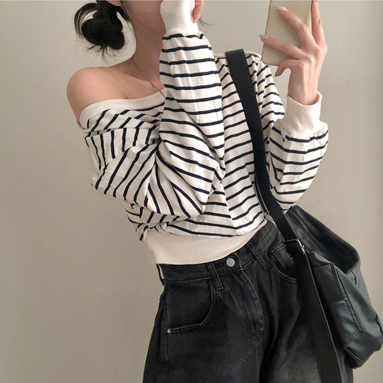 젤린 단가라 스트라이프 언발 입술넥 오프숄더 크롭 맨투맨 아이보리