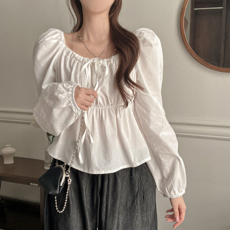 다니 리본 셔링 퍼프 스퀘어넥 블라우스 아이보리