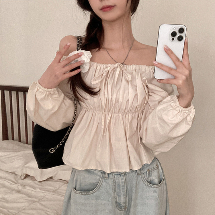 다니 리본 셔링 퍼프 스퀘어넥 블라우스 베이지