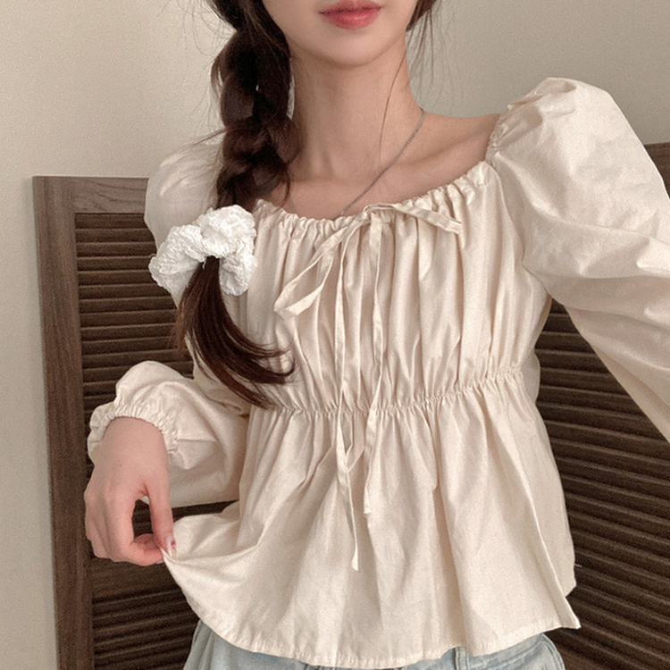 다니 리본 셔링 퍼프 스퀘어넥 블라우스 베이지