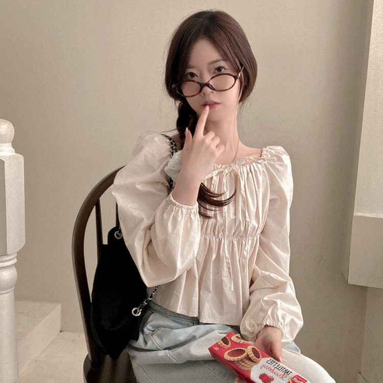 다니 리본 셔링 퍼프 스퀘어넥 블라우스 베이지