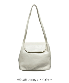 レザースクエアショルダーバッグ