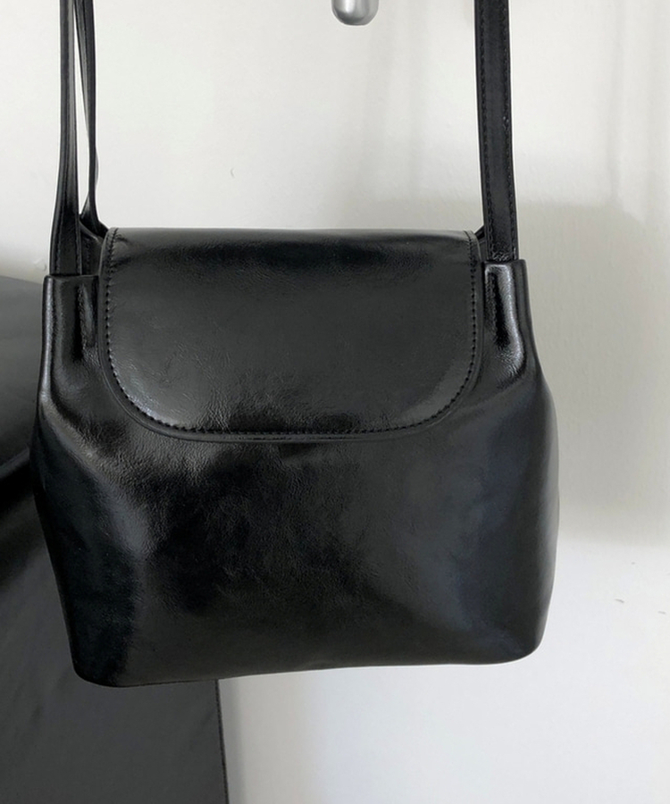 レザースクエアショルダーバッグ BLACK