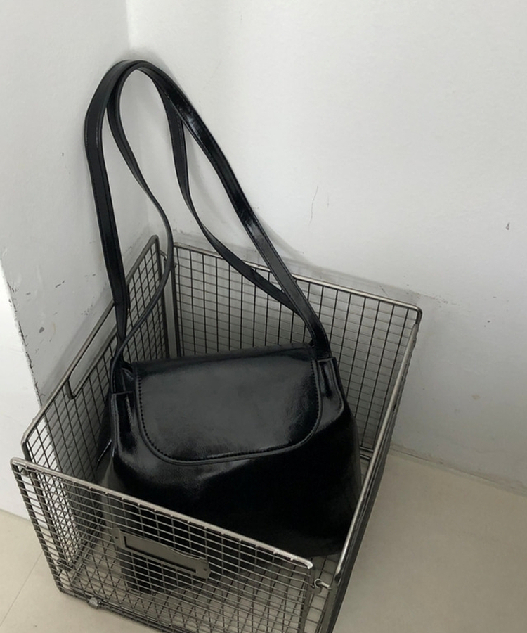 レザースクエアショルダーバッグ BLACK