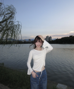 オフショルシャーリングフリルＴシャツ BEIGE