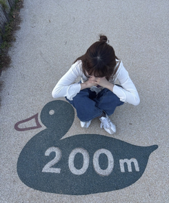 オフショルシャーリングフリルＴシャツ BEIGE