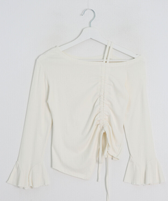 オフショルシャーリングフリルＴシャツ