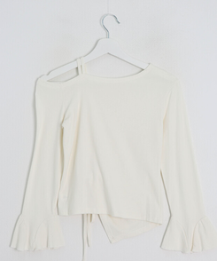 オフショルシャーリングフリルＴシャツ