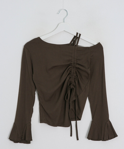 オフショルシャーリングフリルＴシャツ