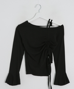 オフショルシャーリングフリルＴシャツ