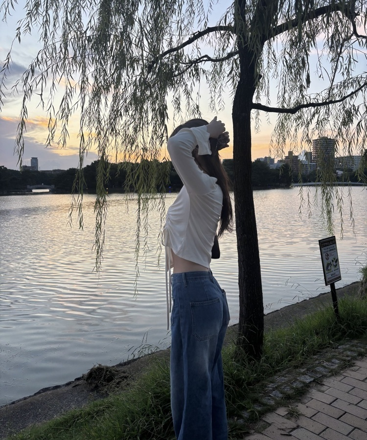 스트랩 오프숄더 티 베이지