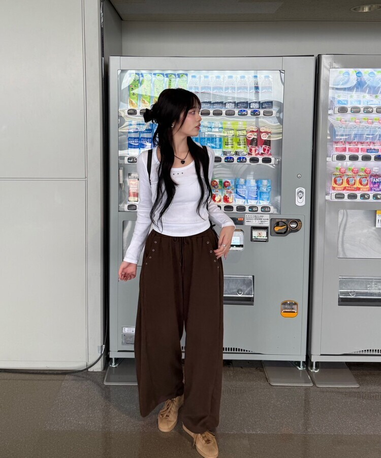 スタッズポイントTシャツ WHITE