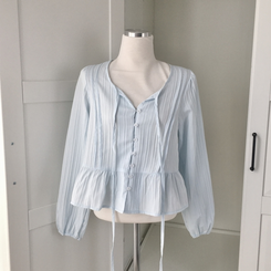 フリルストライプブラウス