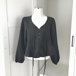 フリルストライプブラウス