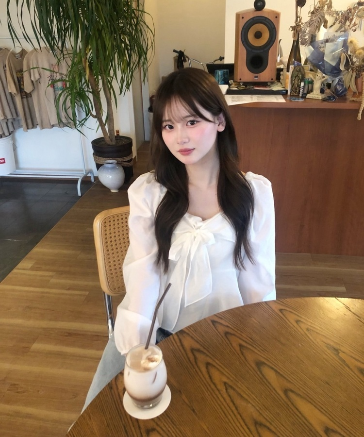 애니 리본 블라우스 아이보리