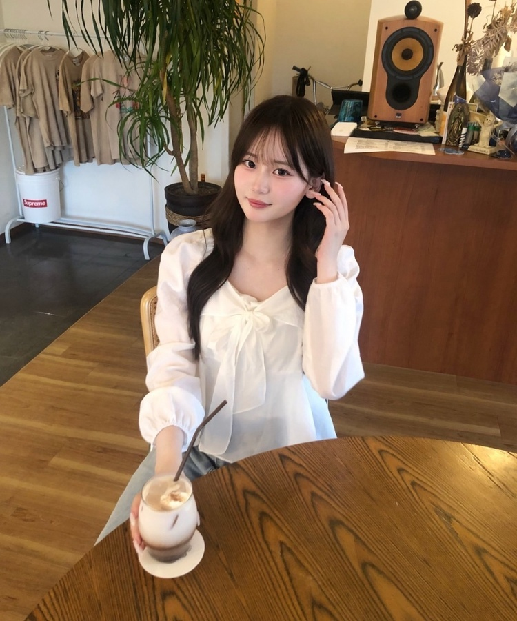 애니 리본 블라우스 아이보리