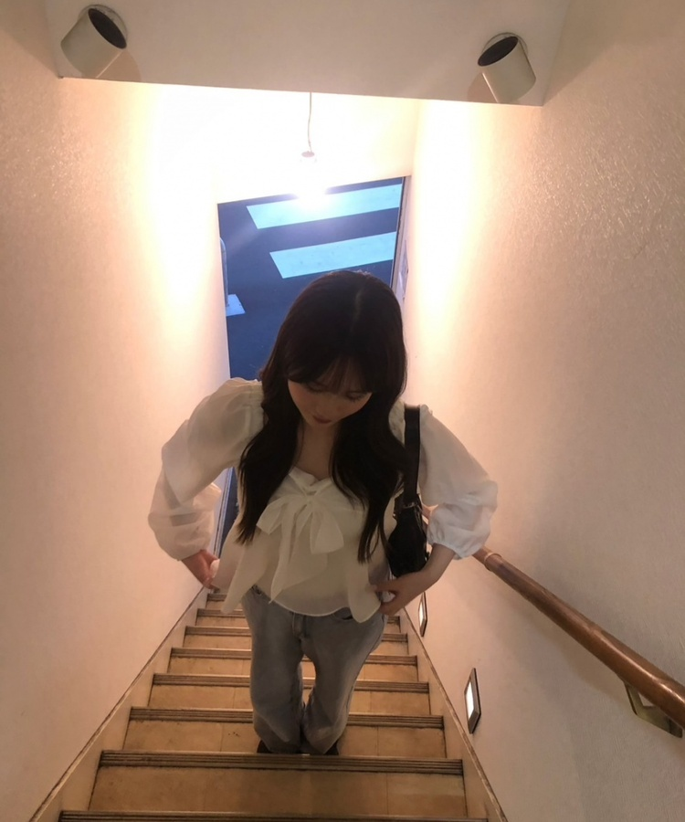 애니 리본 블라우스 아이보리