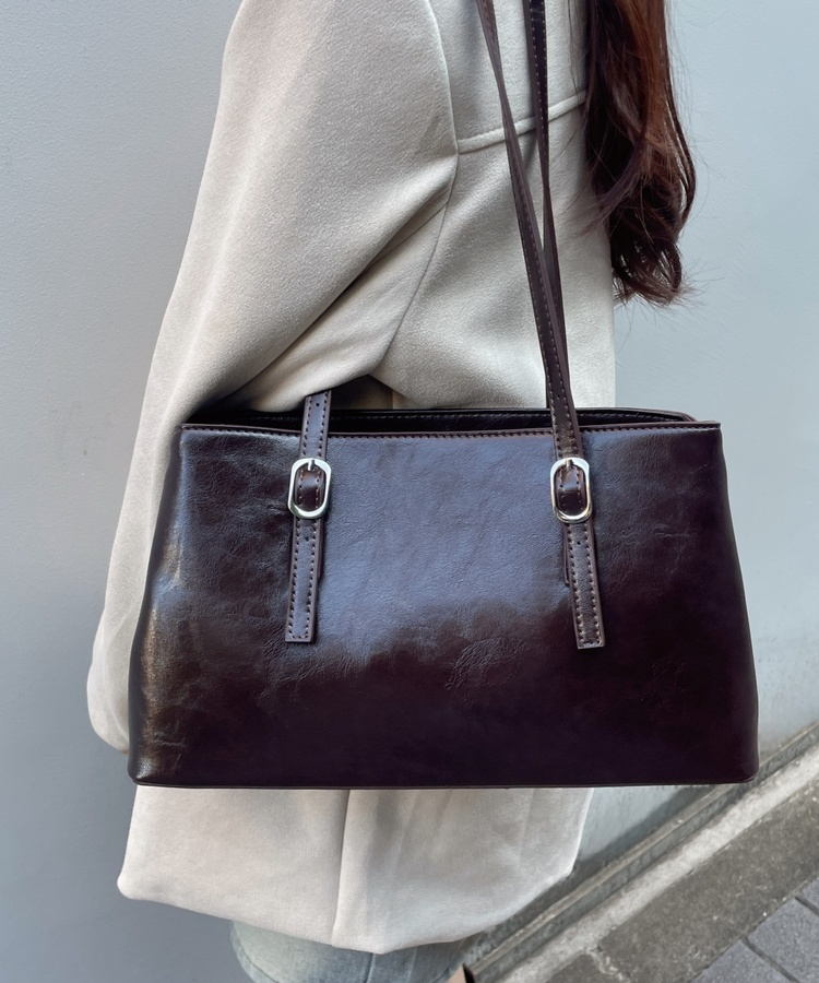 버클 토트 숄더백 커피