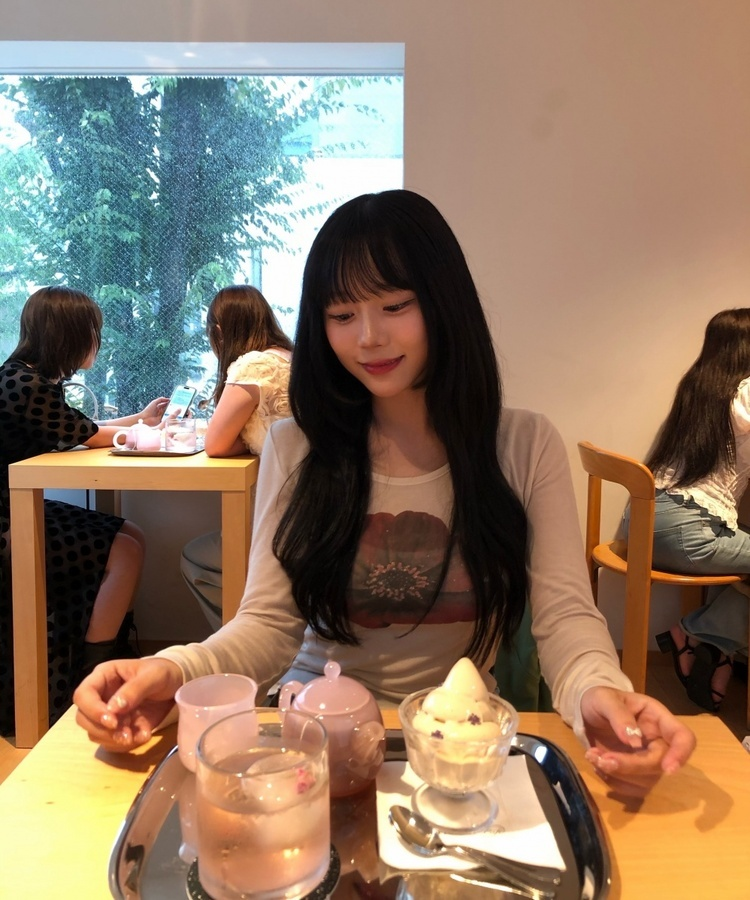 フラワーロングスリーブTシャツ LIGHT BEIGE