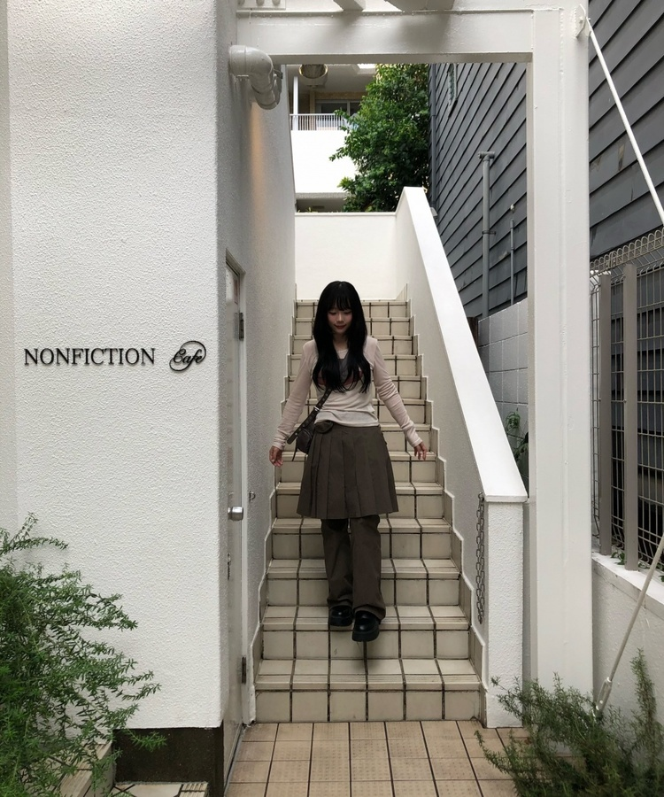 フラワーロングスリーブTシャツ LIGHT BEIGE