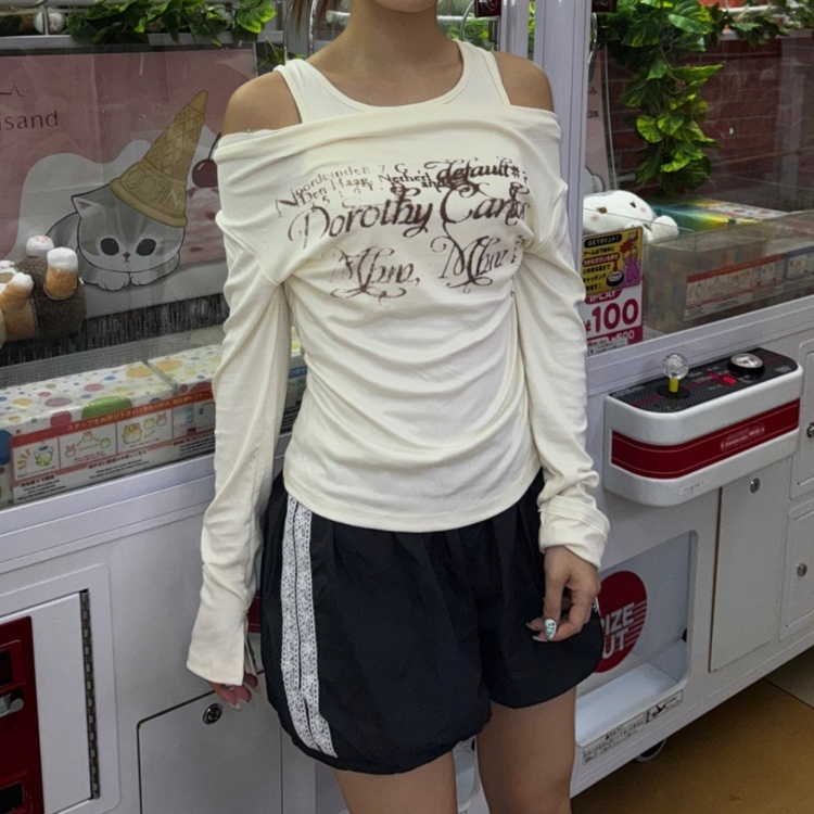 오프숄더 레이어드 레터링 긴팔T 아이보리